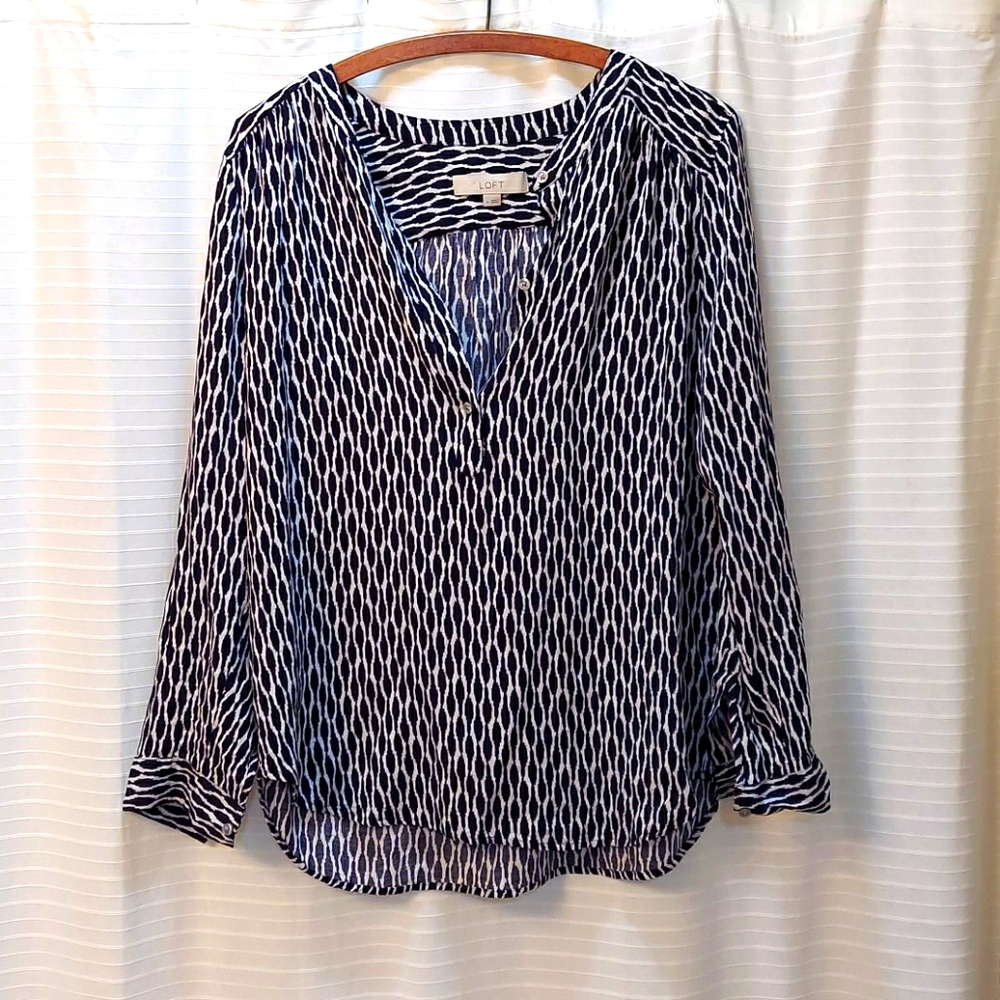 Loft size medium quarter button down navy/white
